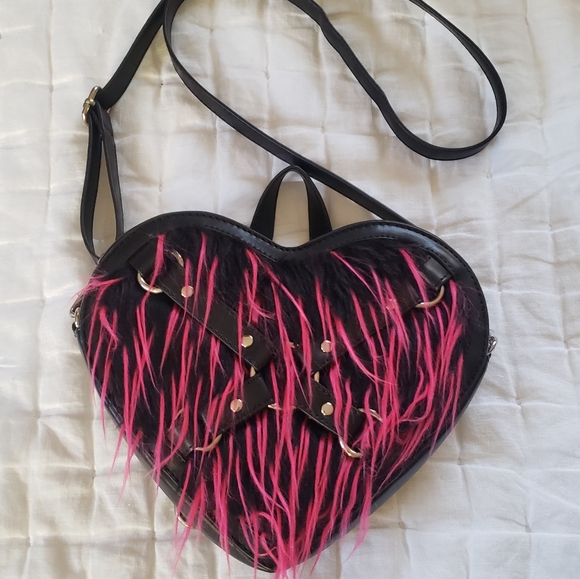 New Dolls Kill Widow Run From Suburbia Faux Fur Convertible Pink Black Backpack - Picture 5 of 7